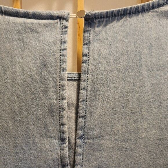 DG2 by Diane Gilman Womens Blue Floral Bell Sleeves Denim Blouse Sz M NWT - Picture 7 of 10